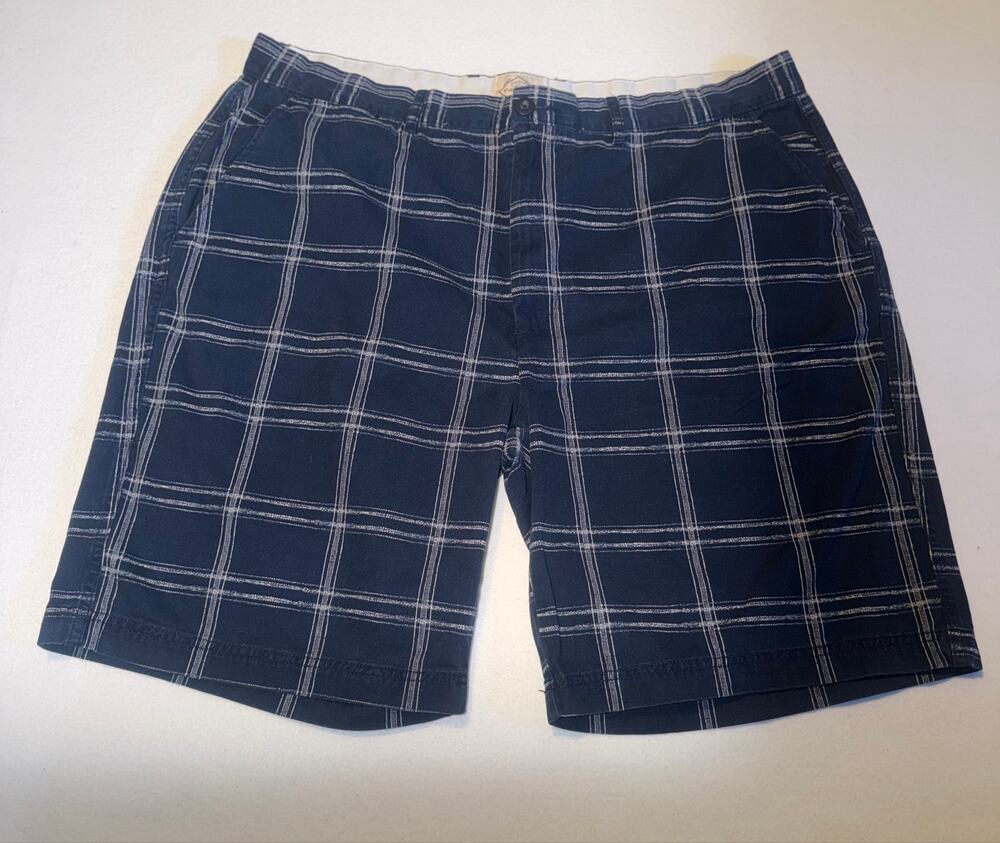 St John Bay men’s blue & white plaid shorts